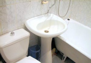 Установка раковины тюльпан в ванной в Отрадном
